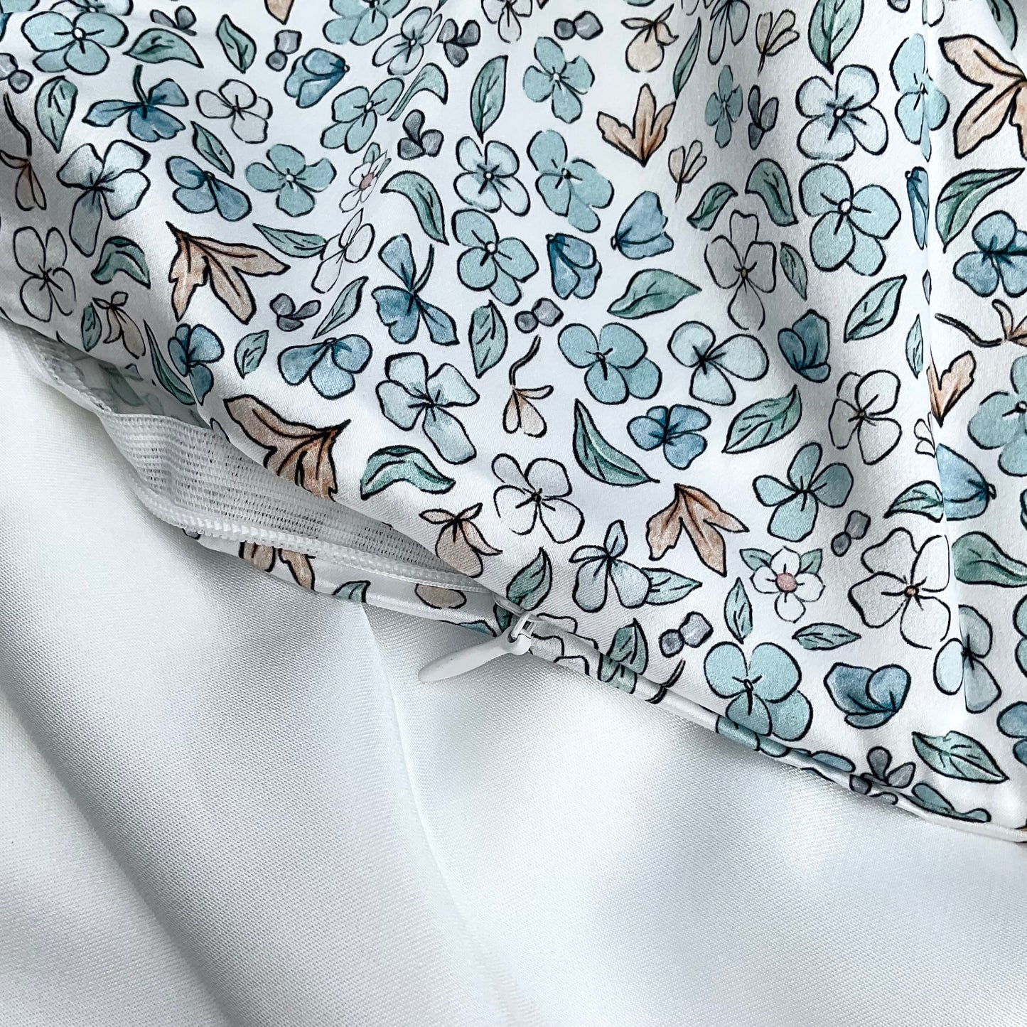 100% Mulberry Silk Pillowcase - Ditsy Blue Winter